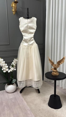 فستان اوف وايت ميدي