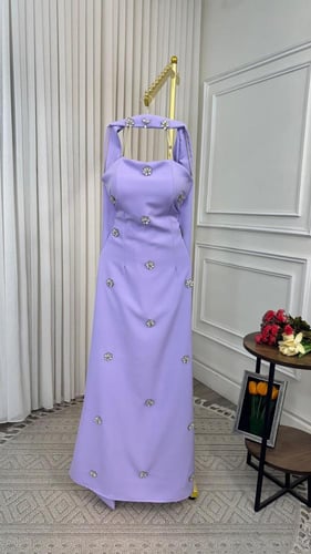 فستان باربي أنيق يلفت الانتباه