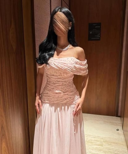 فستان سهره يخطف الانظار