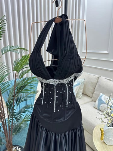 فستان سهره فاخر يوحي الفخامة والرقي