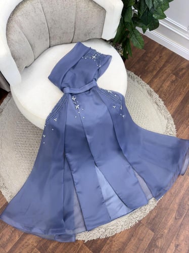 فستان مناسبات يلفت الانظار