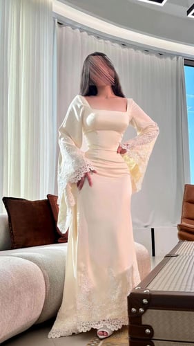 فستان اوف شولدر يخطف الانظار