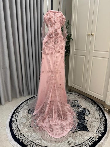 فستان سهرة اوف شولدر لون وردي