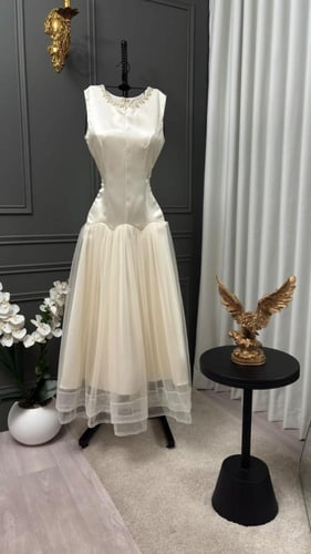 فستان اوف وايت ميدي