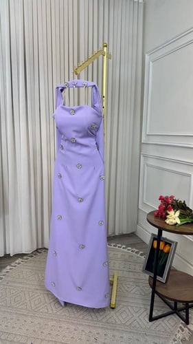 فستان باربي أنيق يلفت الانتباه