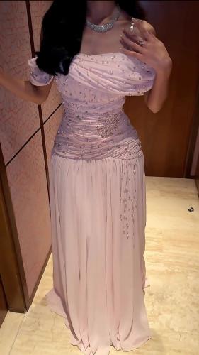 فستان سهره يخطف الانظار