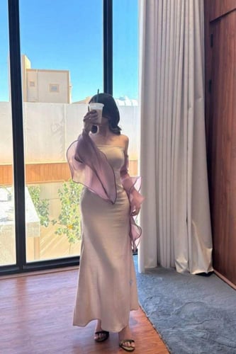 فستان ناعم بأكمام