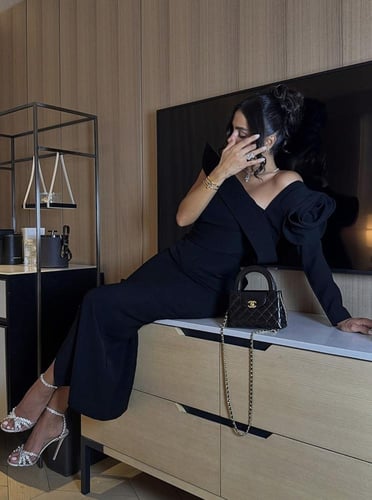 فستان سهره اسود وردة كتف