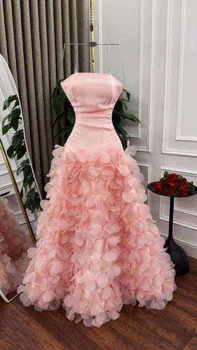 فستان سهره مشجر يلفت الحضور