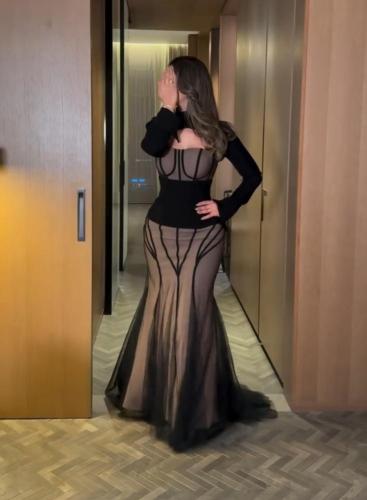 فستان سهرة بأكمام طويلة أنيق