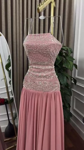 فستان شيفون خرز لون واحد أنيق يليق بك