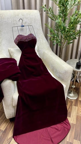 فستان سهره ناعم بلونها الملكي