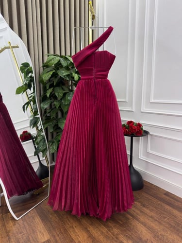 فستان مناسبات️ ️ ️ يلفت الانظار