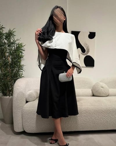 فستان ناعم قصير باللون الاحمر لخمري