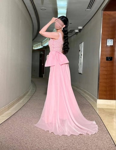 فستان سهره يخطف الانظار