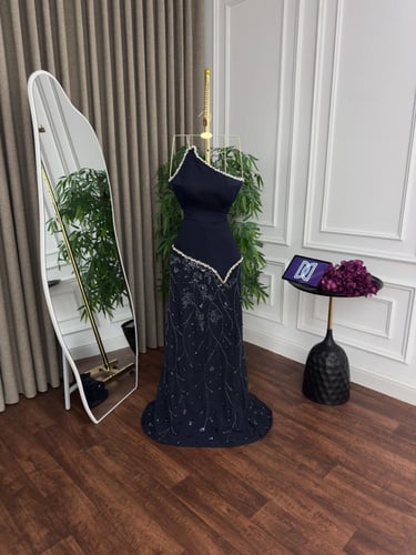 فستان سهره يخطف الأنظار