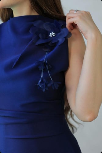 فستان باربي تطريز وردة ليزر