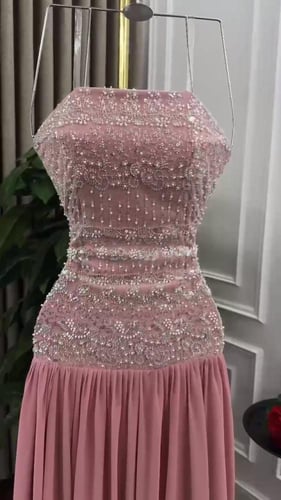 فستان شيفون خرز لون واحد أنيق يليق بك