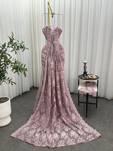 فستان سهره دانتيل لمعه مطرز وردي