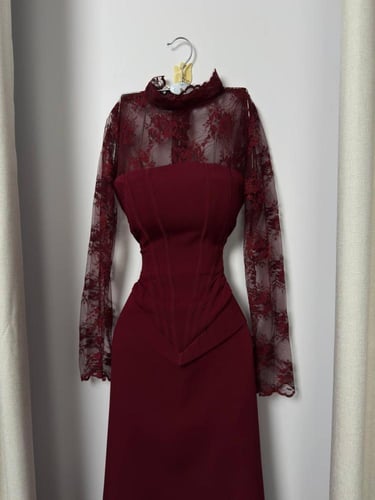 فستان بيان بلون الاسود و العنابي