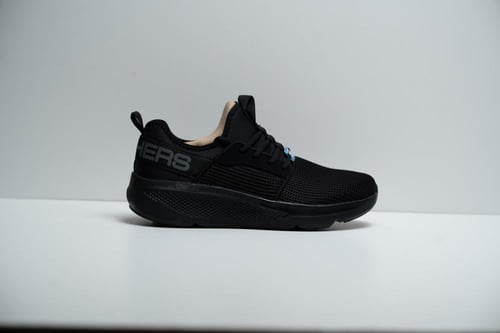 حذاء Skechers رجالي أسود مريح للأنشطة اليومية