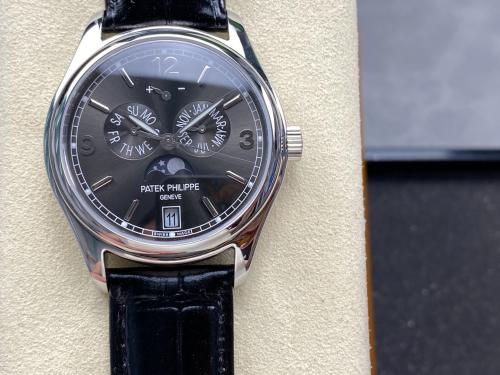 ساعة يد مستوحاه من ماركة عالمية