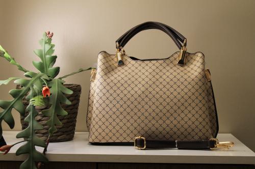 شنطة Signature Beige