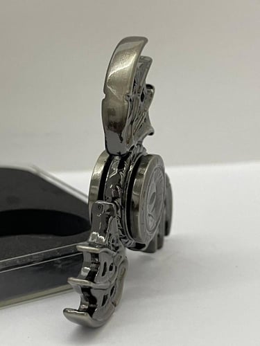 سبينر معدني بتصميم عين تنين