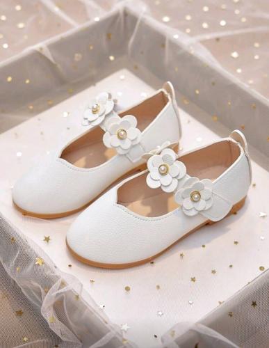 حذاء بناتي مسطح مزين بورد