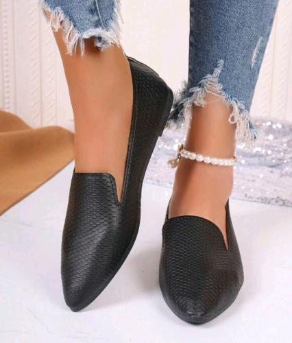 فلات نسائي أسود أنيق