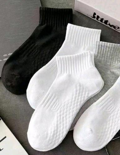 جوارب رجالية بالوان متعددة