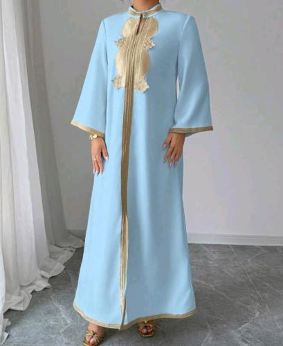 جلابية أنيق على شكل حرف V مع فتحه من الأمام