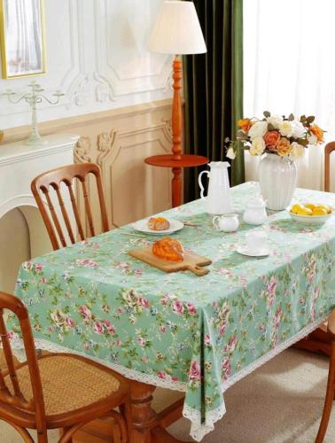 مفرش طاولة برسومات الأزهار + صينية خشب قابلة للطي...