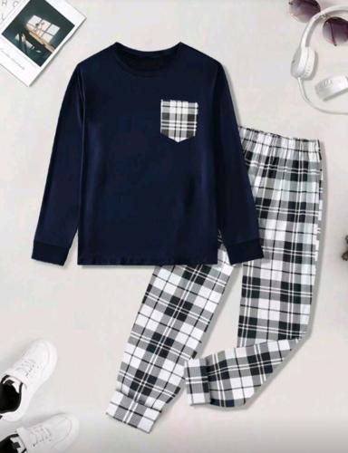 بيجامة للأولاد بطبعة مربعات