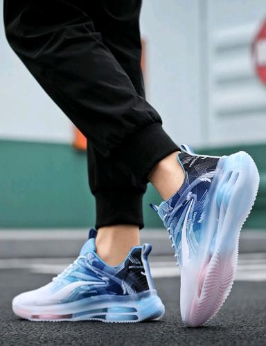 حذاء رياضي للأولاد