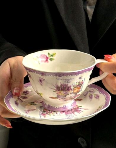 طقم فنجان قهوة مع صحن سيراميك