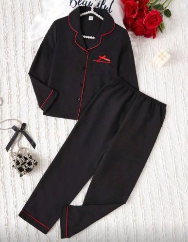 بيجامة بجيب أمامي مزينة بفيونكة حمراء