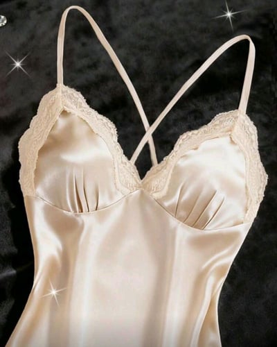 روب نسائي ساتان بيج مزين بالدانتيل من الاطراف