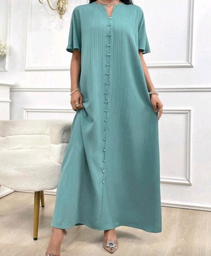 لباس نسائي برقبة على شكل حرف V