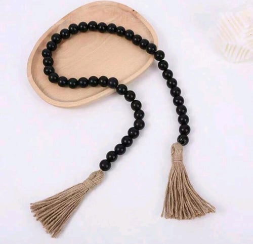 ديكور خشبي من الخرز الأسود متوسط الحجم