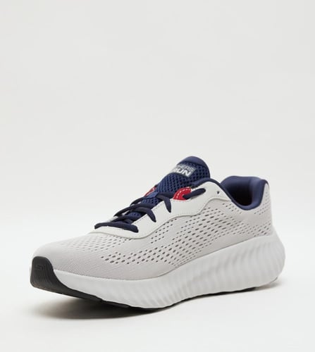 حذاء رياضي للرجال من مجموعة سكيتشرز