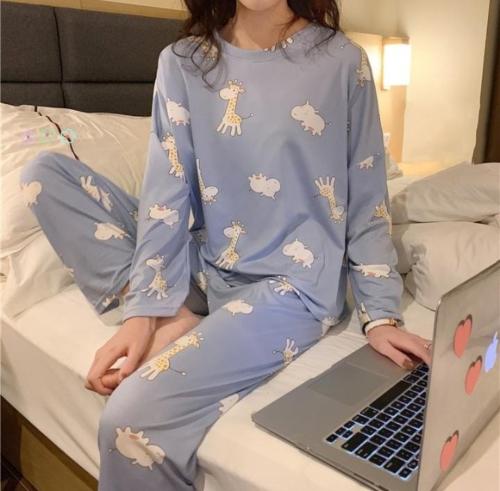 بجامة نسائية برسومات حيوانات