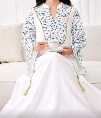 جلابية نسائية بياقة حرف V بأكمام طويلة