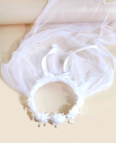 طرحه بيضاء بطوق