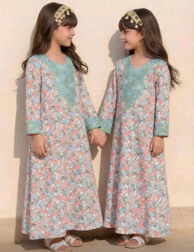 جلابية بناتي أنيقه بياقة على شكل حرف V ورسومات زهو...