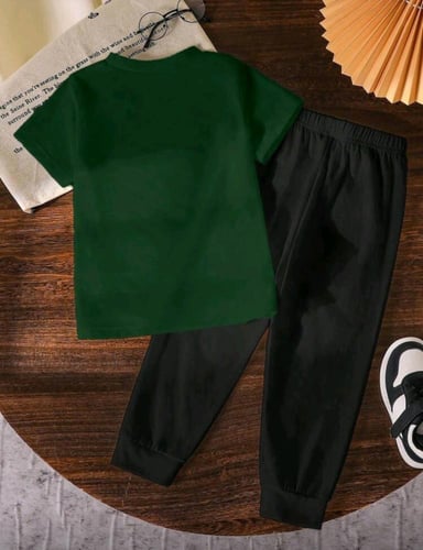 طقم كاجوال للأولاد بطباعة كرتونية