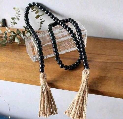 ديكور خشبي من الخرز الأسود متوسط الحجم