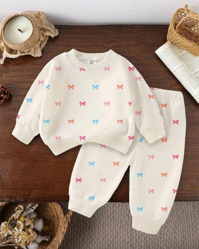 طقم بناتي مكون من قطعتين بنطلون وبلوفر برسومات فيو...