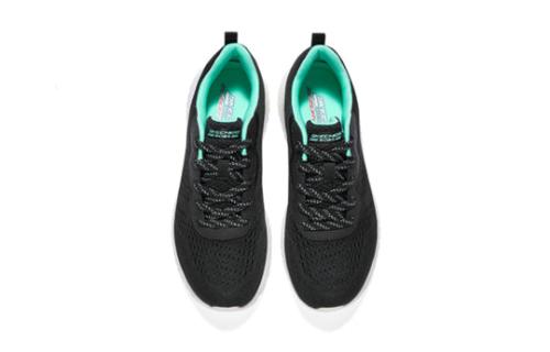 حذاء رياضي من مجموعة سكيتشرز للنساء