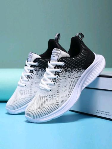 حذاء رياضي للأولاد